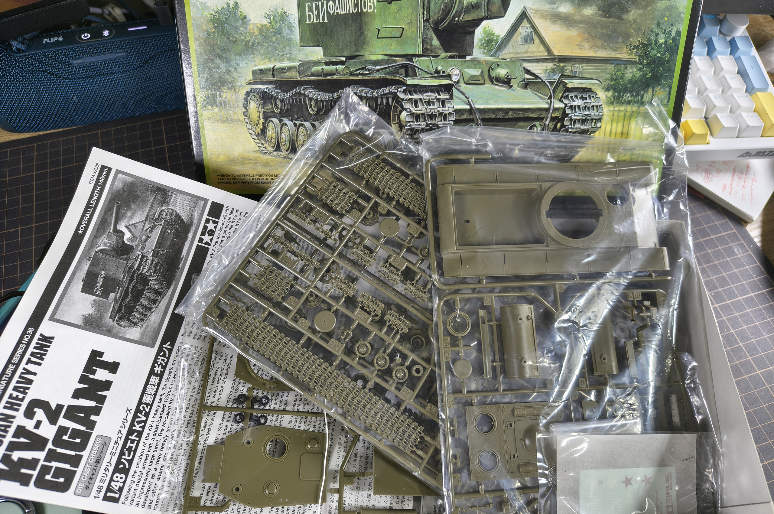 CCCP RED ARMY<br>HEAVY TANK KV-2 GIGANT